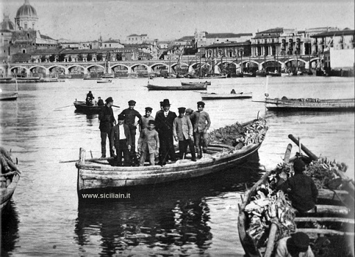 Catania-Archi-della-marina-porto-di-catania-1900_lidea