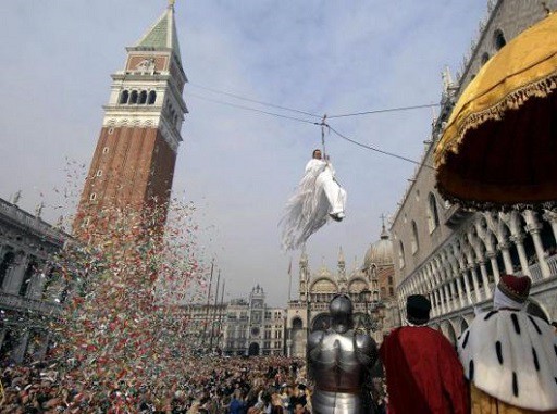 Volo della Colomba al Carnevale di Venezia