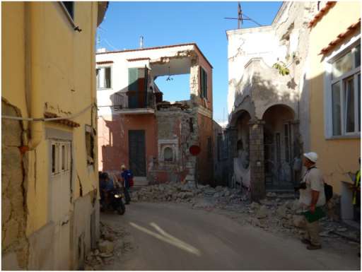 Il complesso dei danni osservati giustifica l’assegnazione del grado VIII alla zona rossa di Casamicciola Terme.