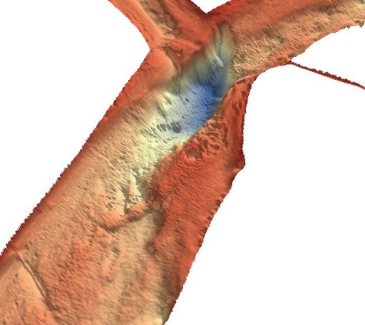 Esempio di ‘scour hole’ (area di sovraescavazione) alla confluenza di due canali di marea la cui dinamica e genesi è allo studio in Ismar-Cnr;