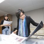 La giuria osserva i lavori progettuali dei finalisti