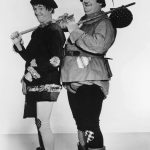 Stan-Laurel-and-Oliver-Hardy-photograph-Babes