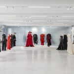 La moda di Yohji Yamamoto nella mostra Letter to the future, photo di Alessandro Saletta DSL Studio, Courtesy Galleria 10 Corso Como, Milano