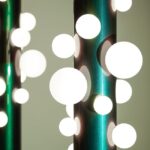 LAMPADAIRE ELECTRON di Hervé Van Der Straeten
