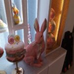 Rabbit with cake, Photo © Anna & Maria Sciacca